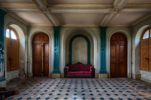 特朗普发图：歌剧魅影手持“TRUMP 2028”标牌